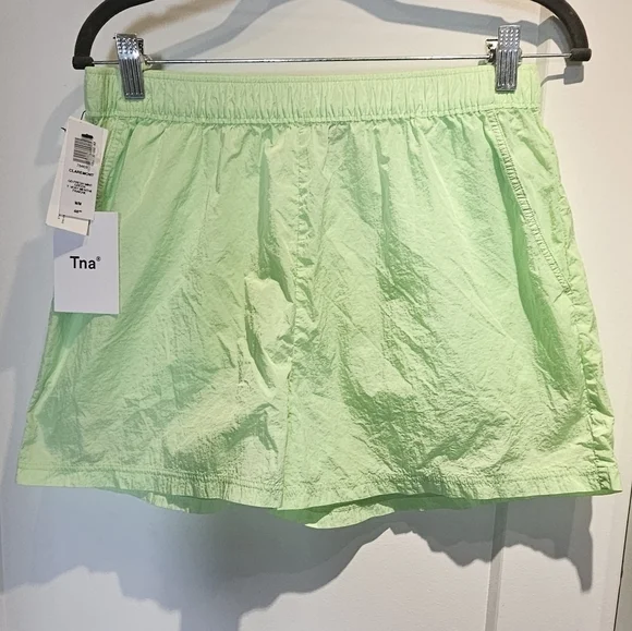 NWT Aritzia TNA Claremont shorts - Picture 3 of 3